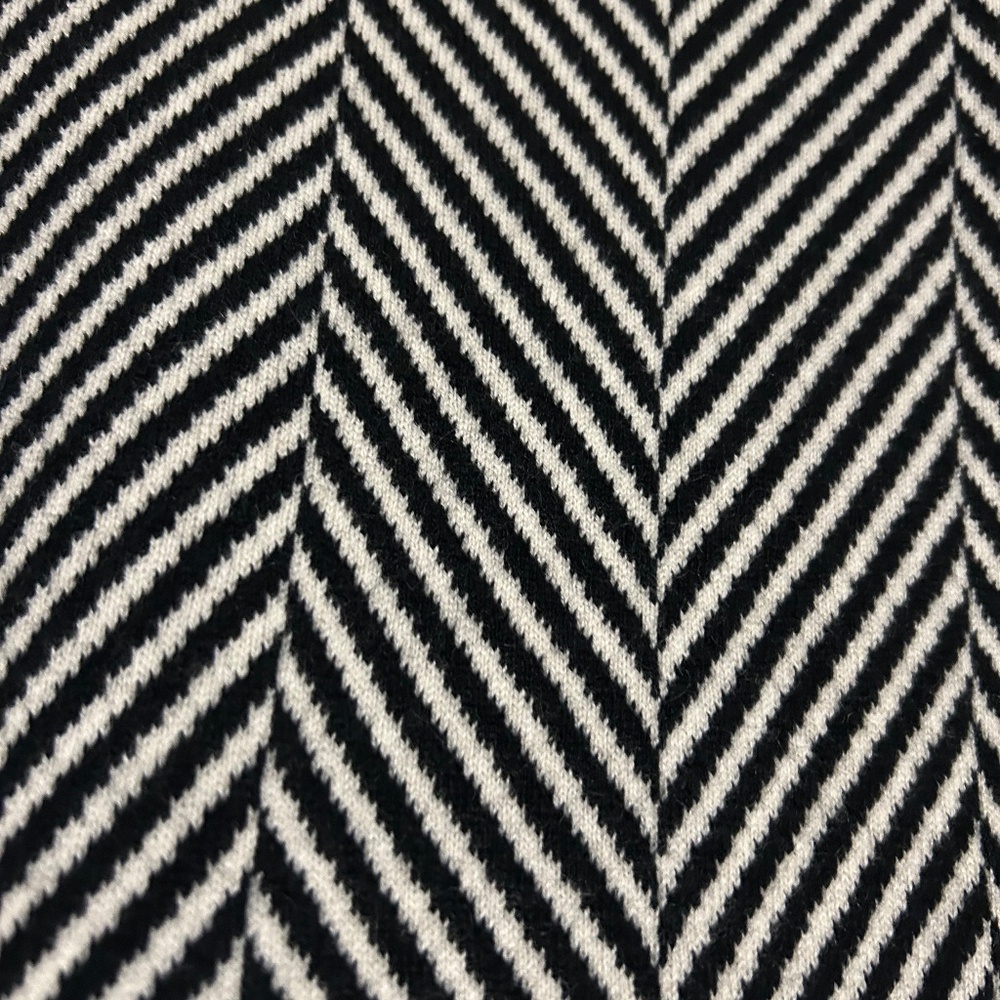 Lands’ End 100% Cashmere Black and White Chevron Sweater Size XSP Preppy! - Picture 4 of 5